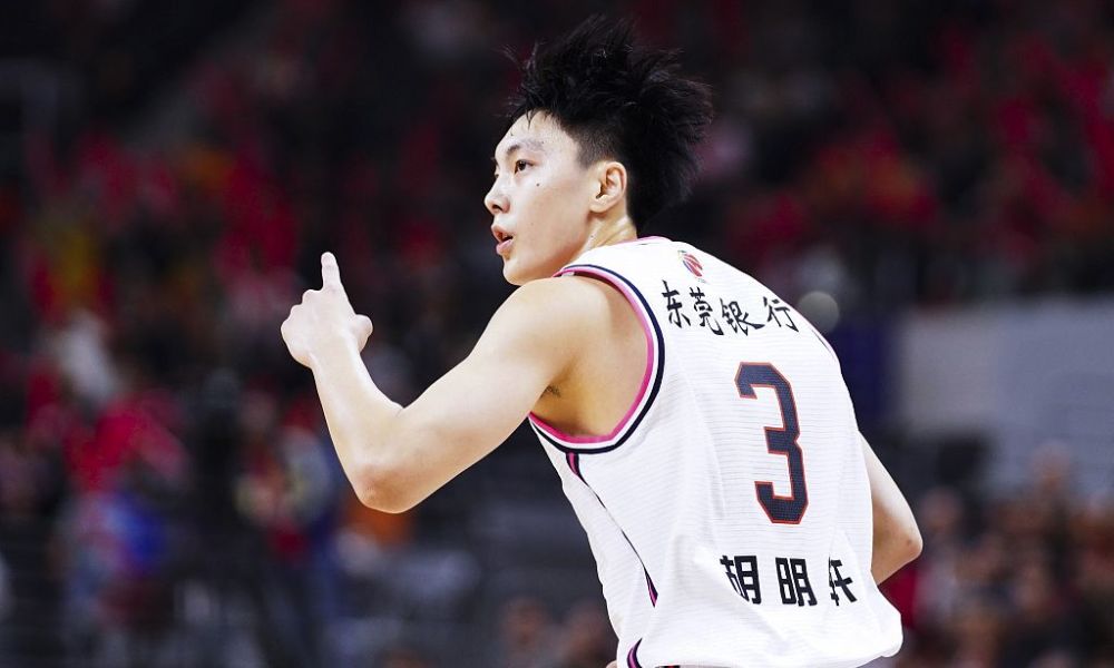广东男篮两消息：朱芳雨支持球队核心登陆NBA，为易建联提供顶薪遭拒