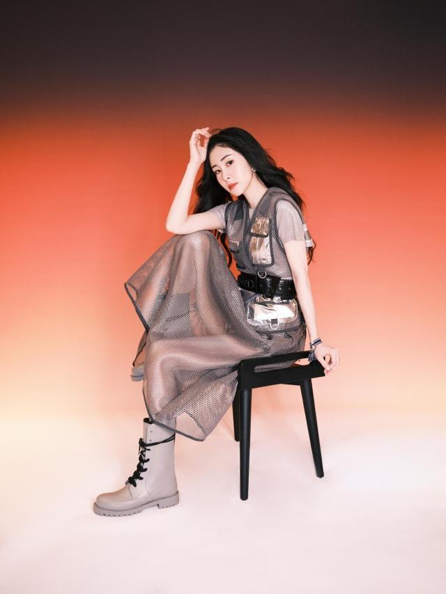 当妈后的张碧晨再登《好声音》,穿透视装藏不住大长腿,状态真好