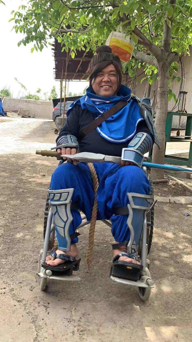 疾风大爷cos亚索逛cj太不正经去撩妹老年剑豪出山