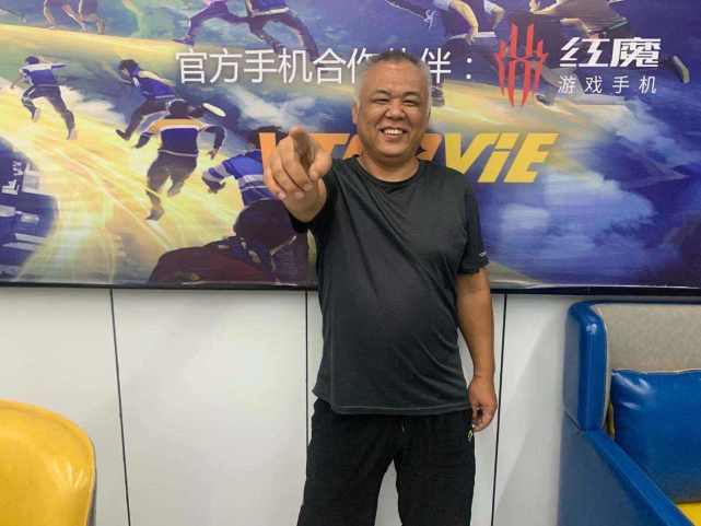 疾风大爷cos亚索逛cj太不正经去撩妹老年剑豪出山