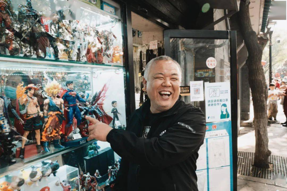 疾风大爷cos亚索逛cj,太不正经去撩妹,老年剑豪出山