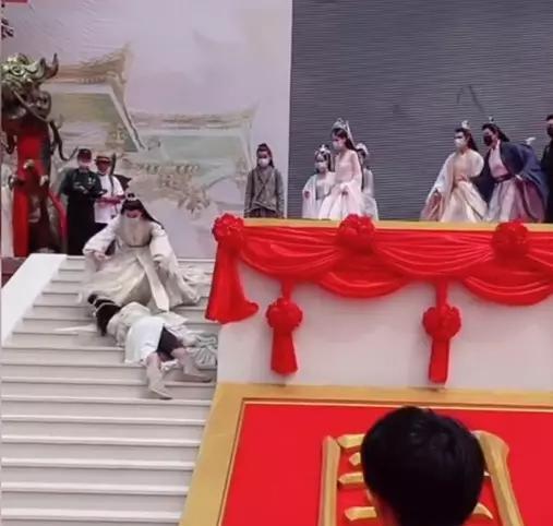 大型古装仙侠巨制《沉香如屑》于7月30日在横店举办开机仪式