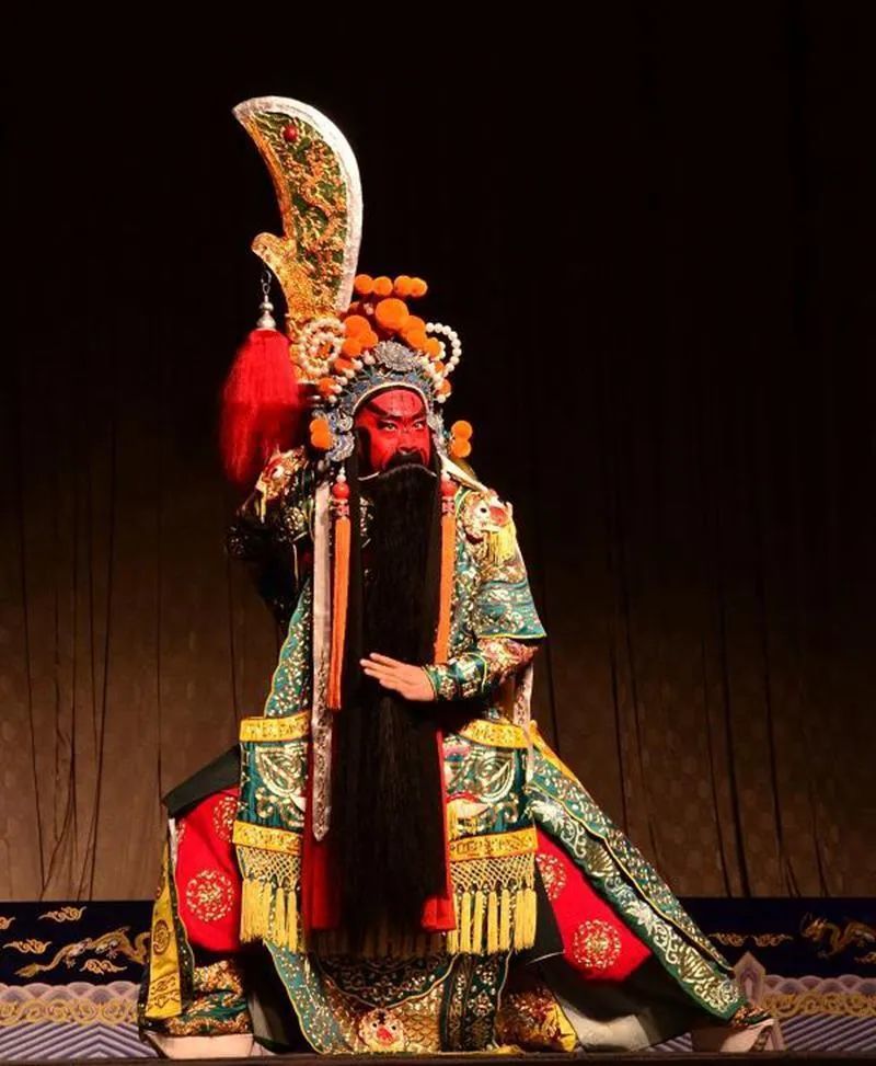 武凌云一直活跃在舞台上的关公