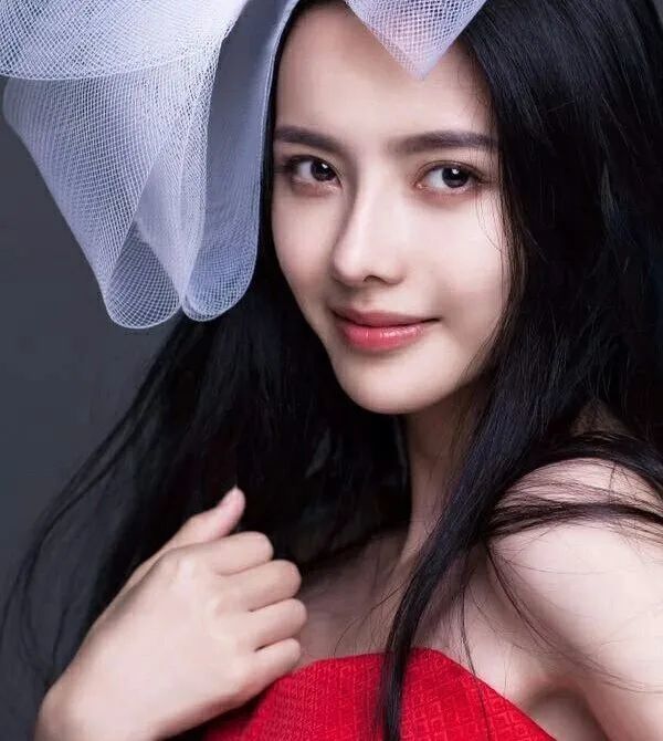 影视剧中的绝美建模脸女星,娜扎张予曦令人惊艳,她神似李若彤