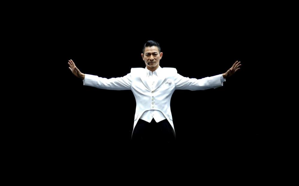 刘德华举办四十周年直播活动两小时观看人数破亿男神气场依旧