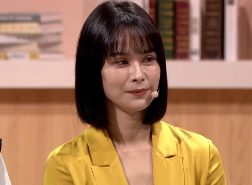 而吕小军的老婆郭喜艳在另一个地方见证了他的金牌时刻.