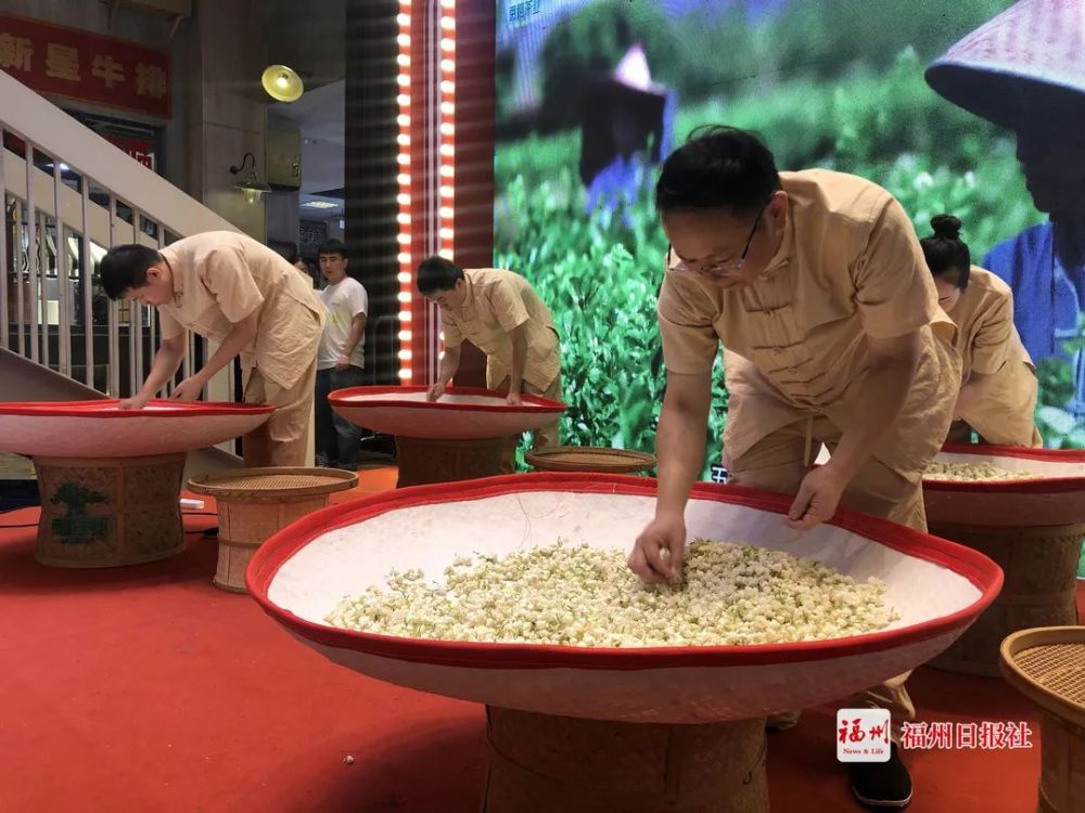 茉莉花茶窨制工艺2"虾油味"茶摊由此走红免费提供茉莉花茶办起南仙