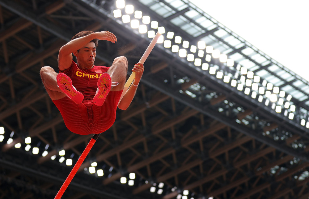7月31日,中国选手黄博凯在男子撑杆跳资格赛中.