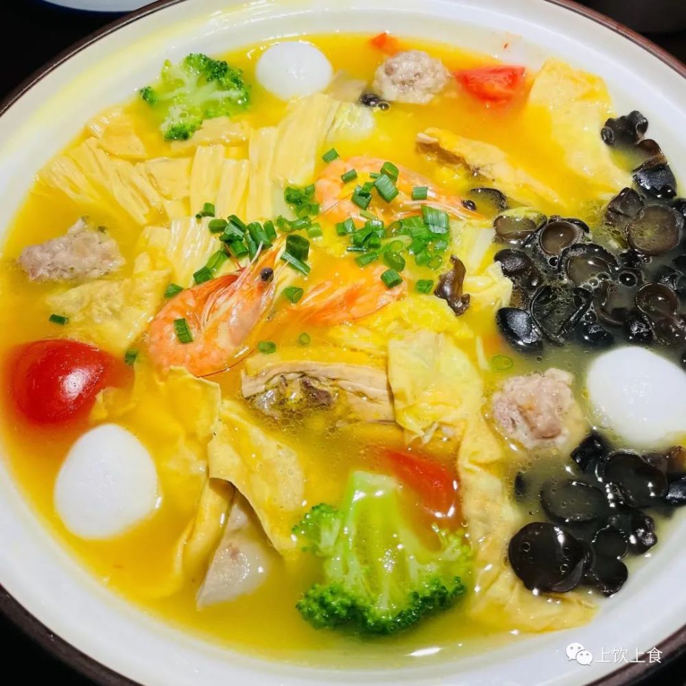 绍三鲜是去绍兴必吃的,虽然也没有很合我口味,但食材还是很丰富的.