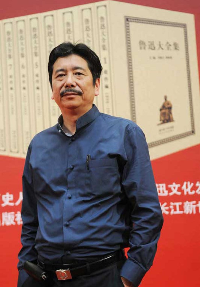 二孙子周亦斐在一家私营公司上班,因为在经济以及金