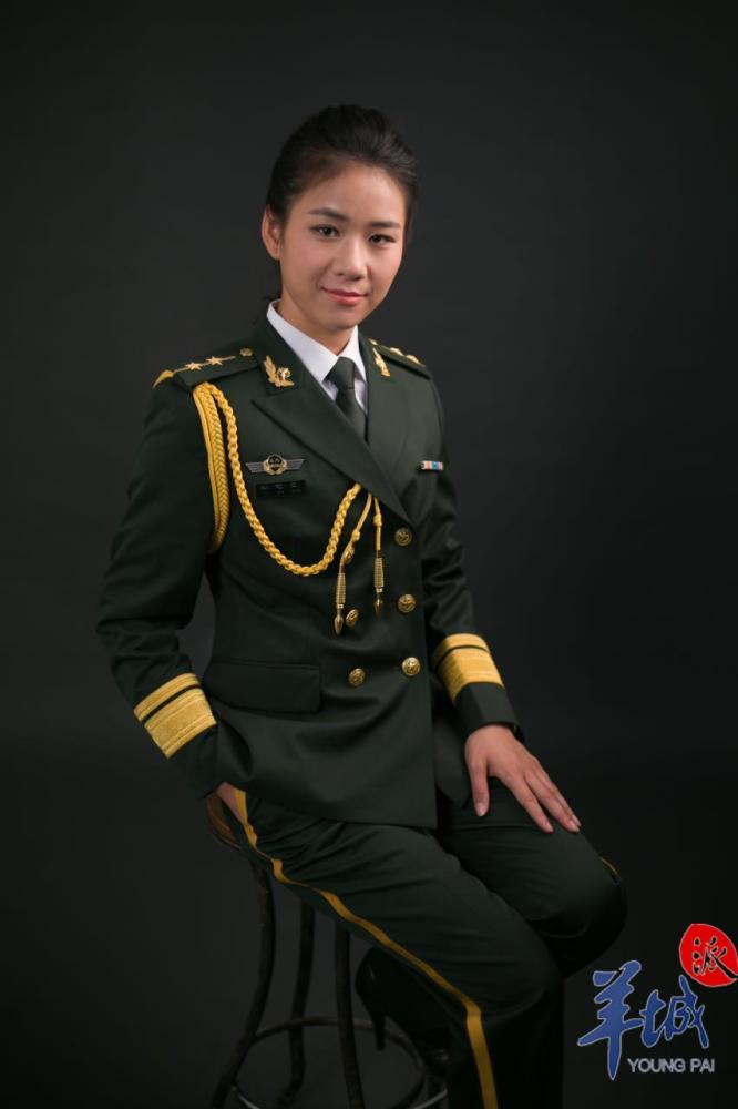 【图集】国门线上的退伍女军人:"换了服装,但初心未改!