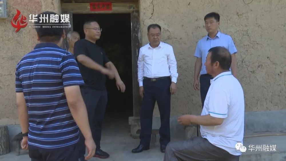 高波涛在高塘镇华台子村检查指导山洪泥石流灾害抢险救灾工作