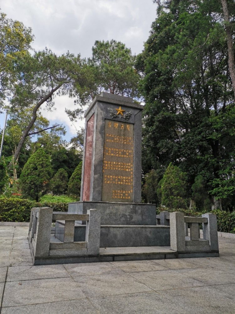 位于广州银河烈士陵园里的沙基惨案烈士墓纪念碑烈士题名碑上,"陈纲"