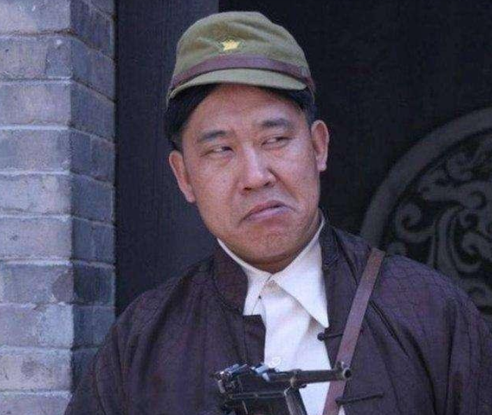 反派就靠烟熏妆这3位演员不靠化妆往那一站就坏到骨子里