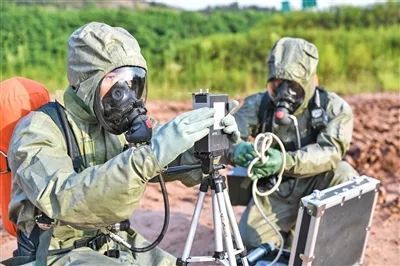 八一致敬最可爱的人高温天气下防化兵的激燃日常