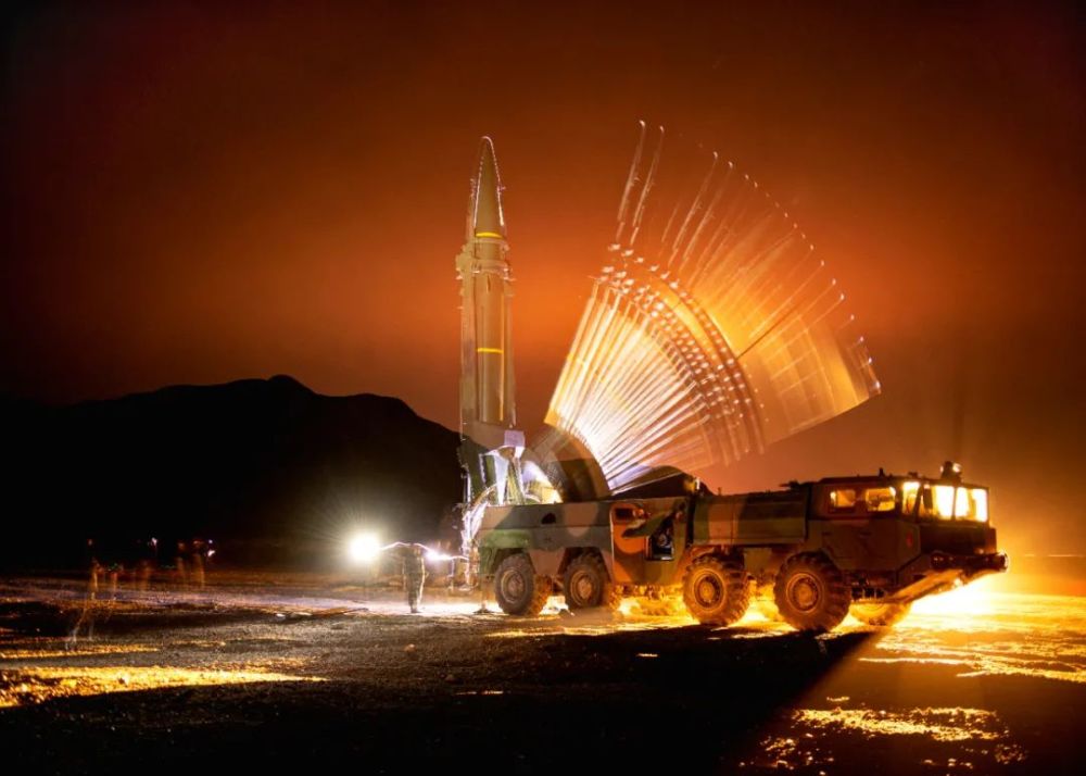 英姿飒爽是你,默默奉献是你,今天,致敬最可爱的你!