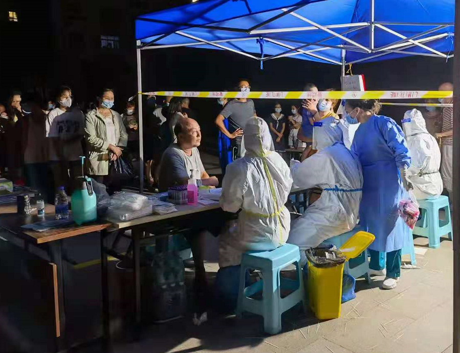 郑州十万人连夜核酸检测，河南感染病例增至32人！