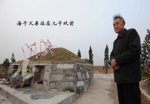 卧轨自杀的海子:诗人已亡逝,永不再有"春暖花开"