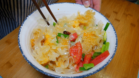 一煮一拌做涼菜,鮮香味美有營養,解饞|銀耳|涼菜|涼拌銀耳|西紅柿