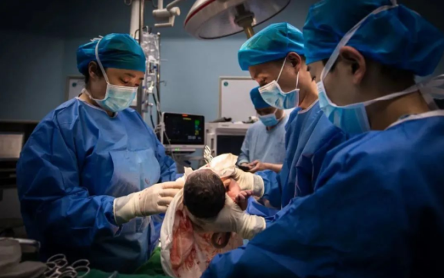 33 周孕妈遇车祸被撞血肉模糊 医院力保"大小平安"