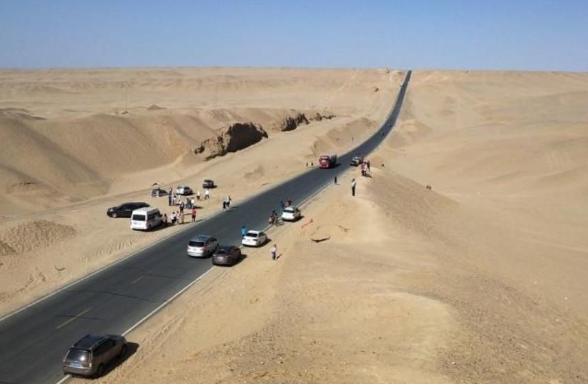 中国一条孤独的国道,一半路程是无人区,足以媲美美国的66号公路