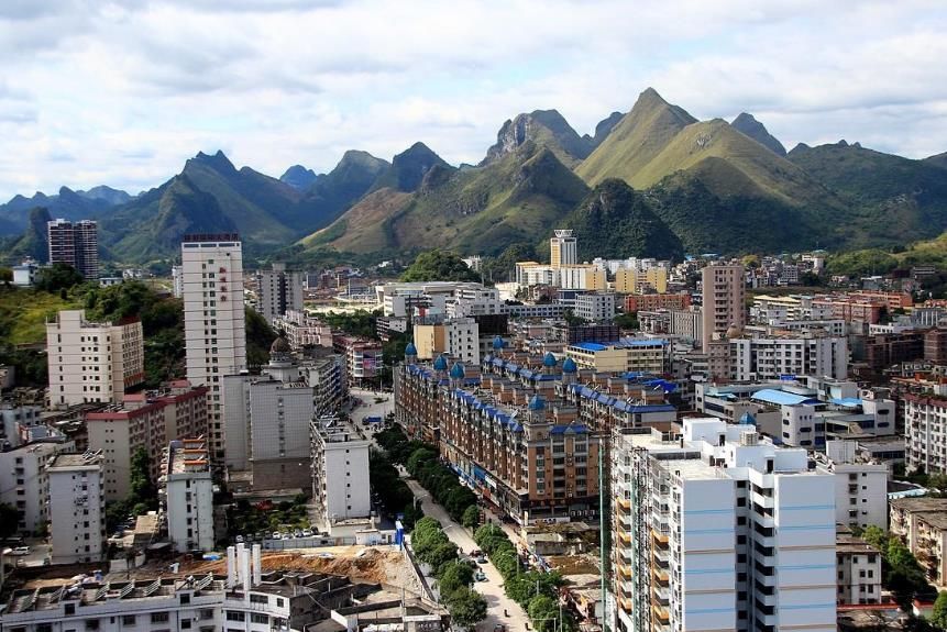 广西河池的金城江宜州两区,它们之间距离太远了,哪里才是中心呢