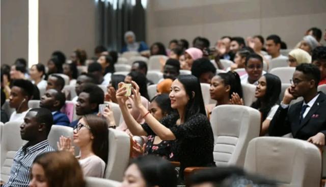 1300多名硕博研究生已被清退,又有近30所