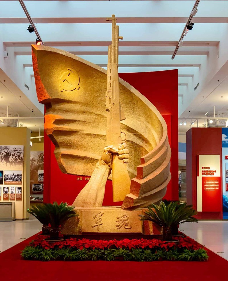 军魂铸身,利剑高扬"不忘初心,砥砺前行"承担历史使命,豪情万丈践行