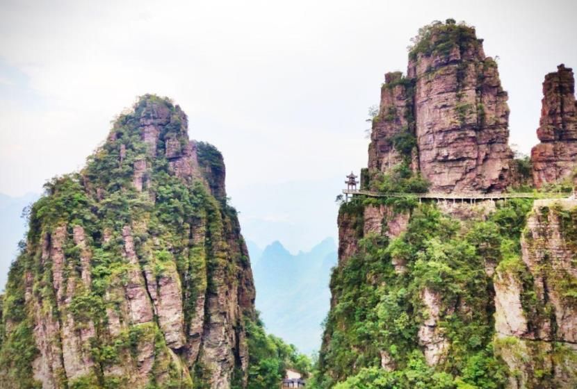 广西最高的山峰图片