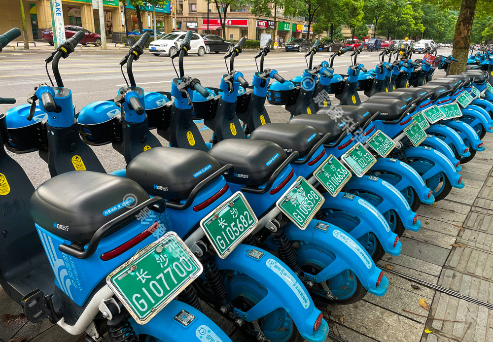 今日實行!長沙騎共享電動車不戴頭盔將被