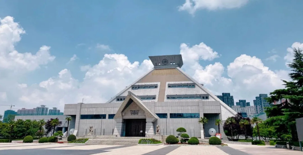 7月26日,河南博物院恢复开放(但因为疫情再次闭馆) 图源@大河文博