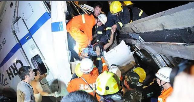 司机放弃逃生紧急制动,胸口被操纵杆贯穿|温州|潘一恒