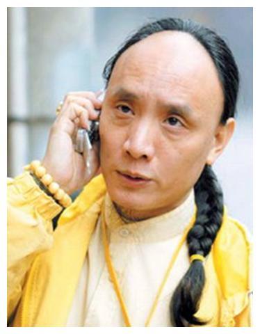 2007年,一名叫爱新觉罗·州迪的男人要从北京去杭州,可是火车票全部卖