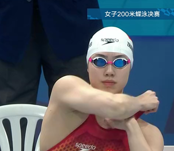 50 第12金:游泳女子100米蛙泳:美国选手雅各比1:04.