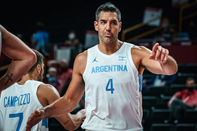 脚步大师变三分神射!斯科拉扛着阿根廷进八强 41岁"钻石"仍光芒万丈