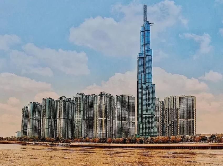 越南一幢81层的摩天楼,是越南第一高楼,放在国内进不了前十名