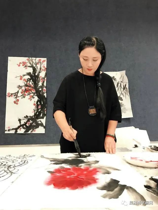 先后进修于北京大学艺术院国画高研班导师汤立,首师大国画史国良班