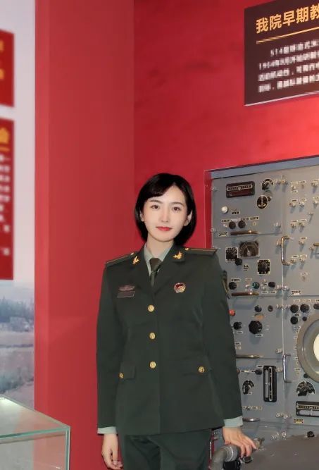 八一特别策划戎装姑娘你的样子真好看