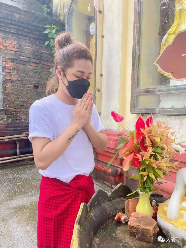 缅甸炙手可热的网红nay sann过生日,他准备了大量的米,鸡蛋,面条送给