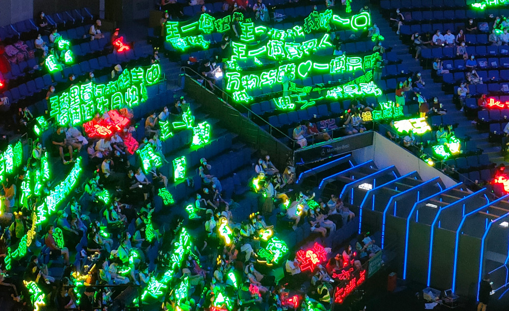 无巧不成书,王一博撞色德云社张云雷,双方粉丝都用绿海应援