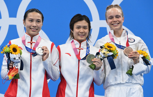 奥运晚报巩立姣终圆金牌梦施廷懋夺冠比肩郭晶晶