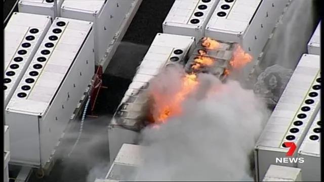 起火原因尚不清楚，特斯拉锂电池在储能工厂爆燃