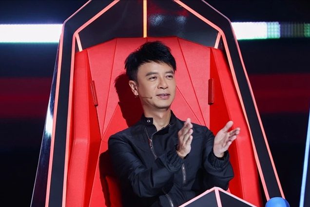 中国好声音录到第十季了导师阵容增加到八位场面很是拥挤
