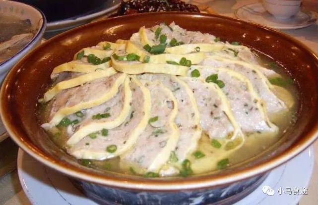 蒸碗是年夜饭和流水席上的主菜品,香碗是蒸碗中最特别的一道招牌菜