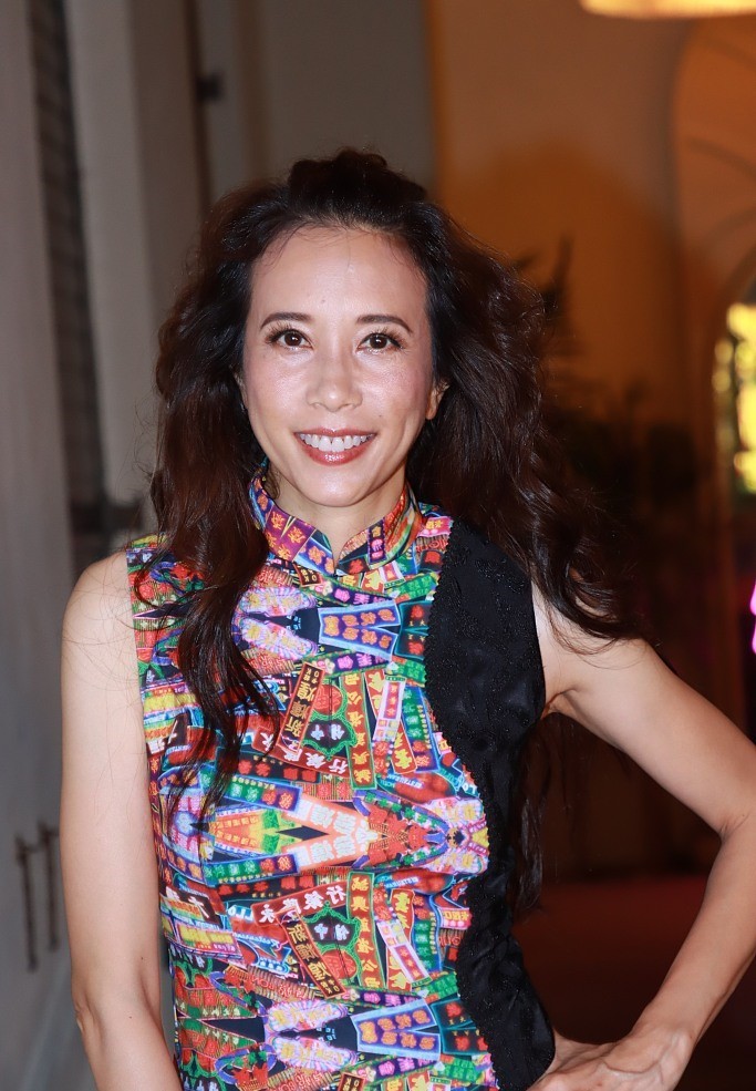 51岁莫文蔚丝毫不显老,穿改良旗袍配尖头靴,身姿窈窕不输小姑娘