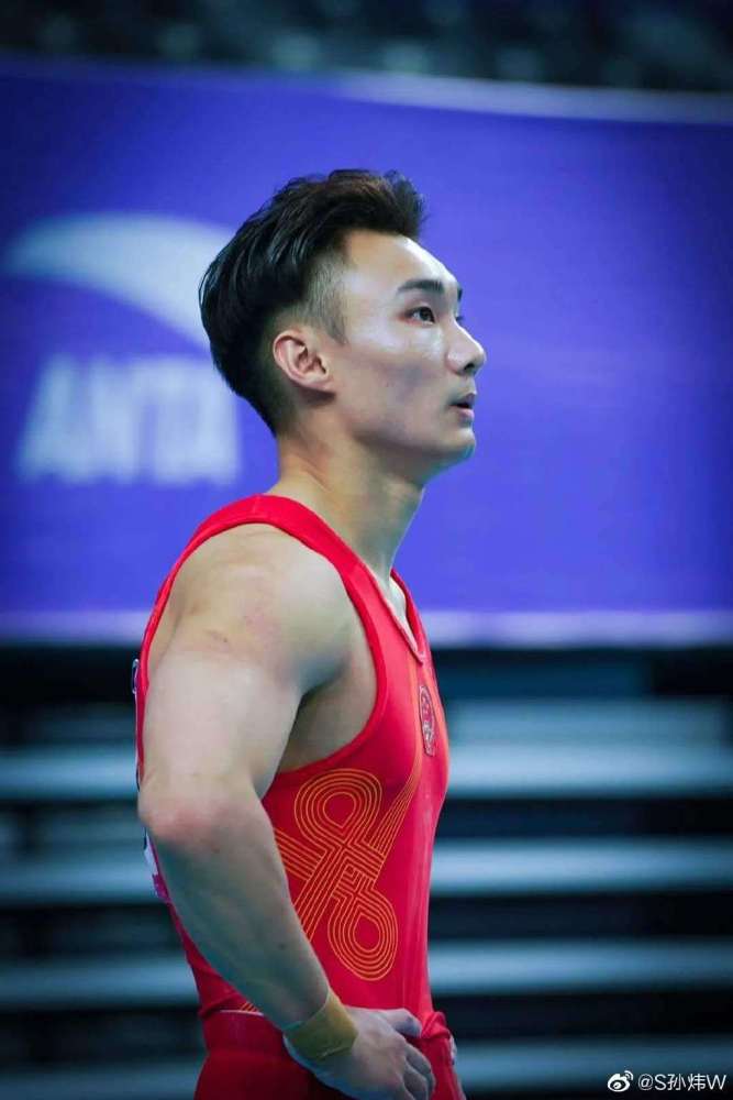 太心疼孙炜掉落器械无缘奖牌带伤坚持出战只想为中国体操队冲金