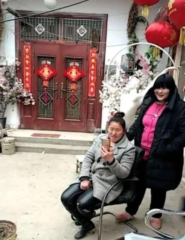 大衣哥女儿弟弟花百万娶美娇妻她体重近200斤相亲被嫌弃