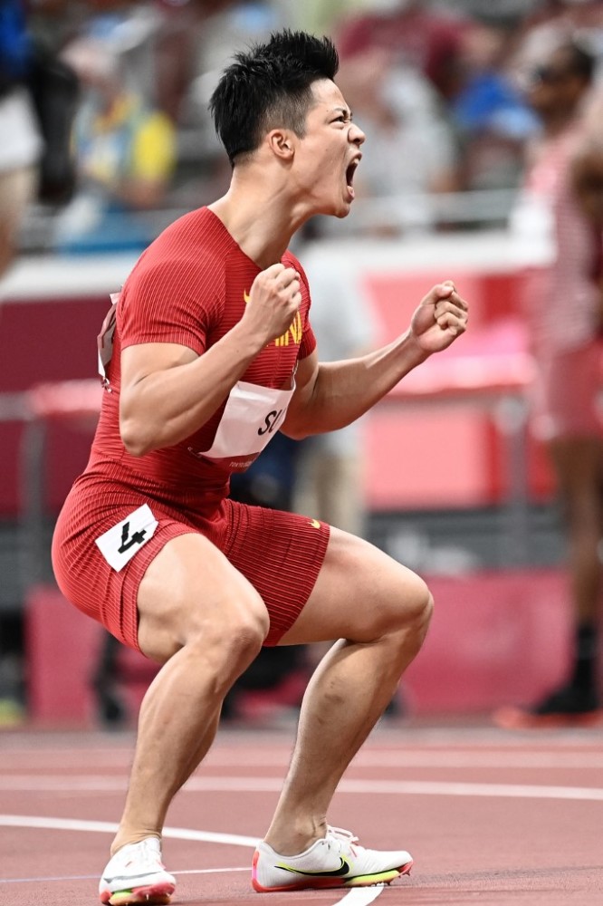 苏炳添yyds回头望月后半决赛983s创亚洲纪录冲进决赛