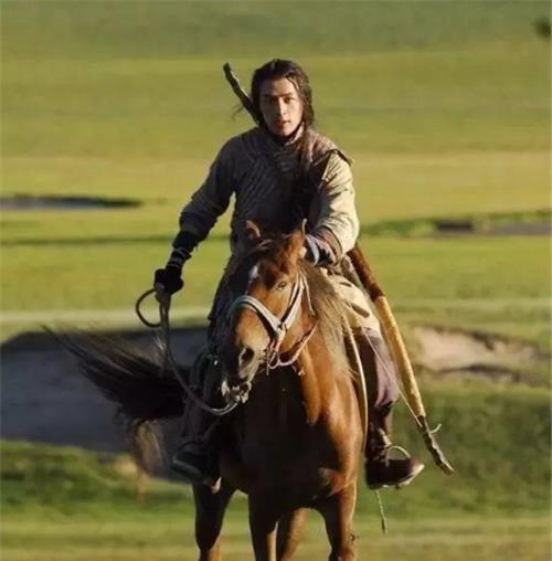 郭靖首次请黄蓉去酒楼吃饭花费19两7钱4分放现在价值多少钱