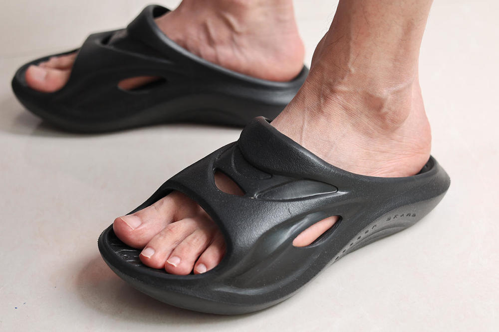 奥运会金牌运动员在比赛之后穿什么拖鞋